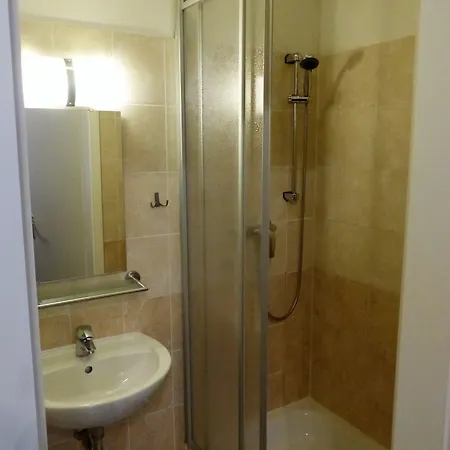 فندق سيتي هوتل غوتلاند 2*